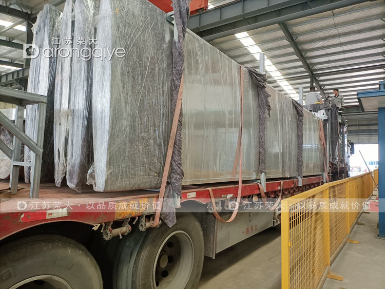 一批不銹鋼公交候車亭發(fā)往山東