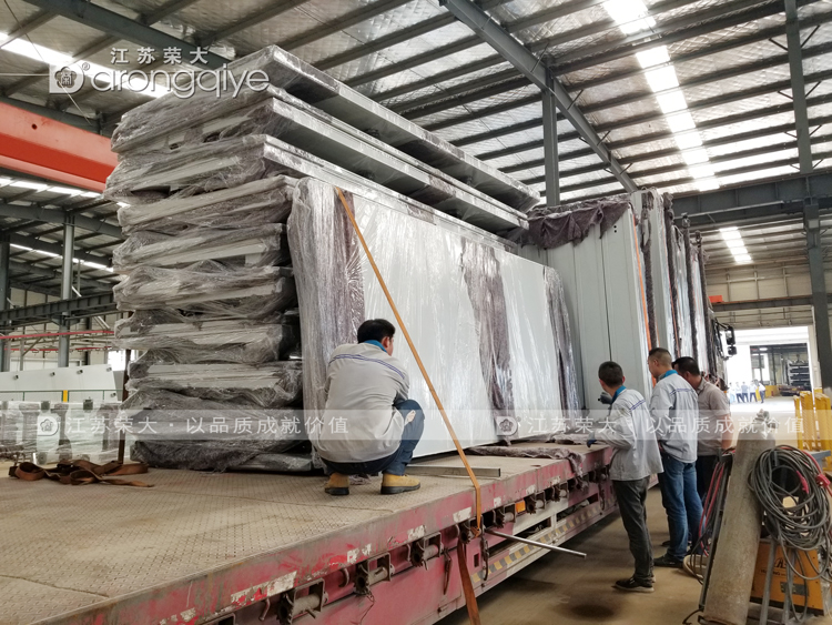 第三批現(xiàn)代候車亭發(fā)貨圖二