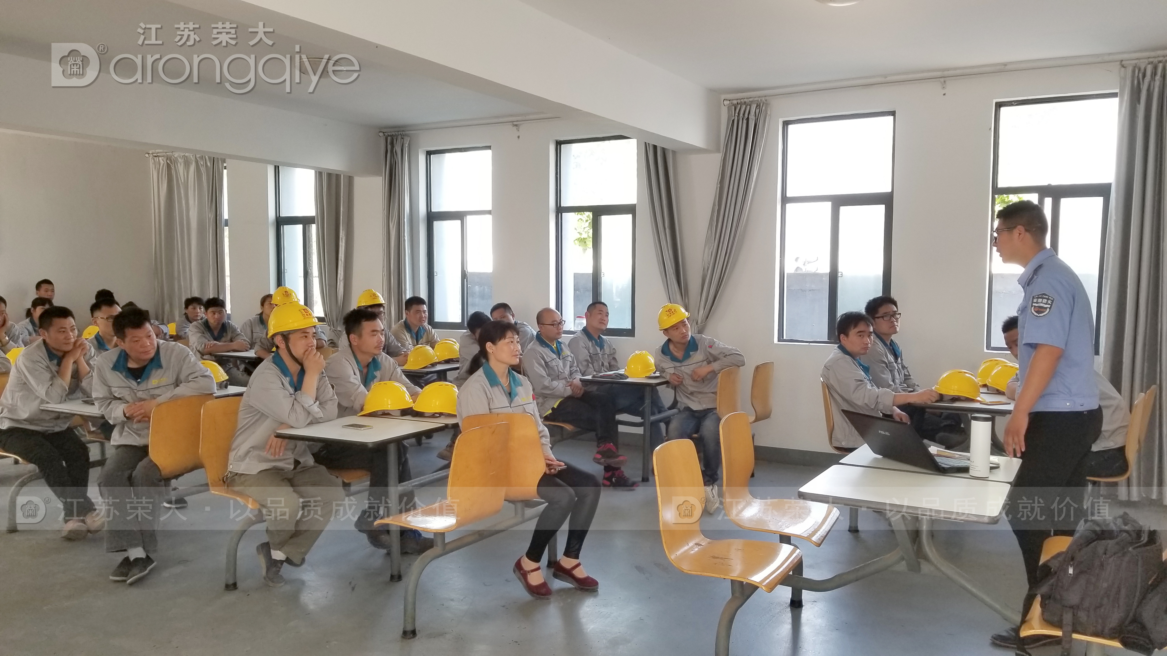  �ռ�������ȫ֪�R(sh��)�����а�ȫ���a(ch��n)؟(z��)���s��һֱ���Є�(d��ng)�� 